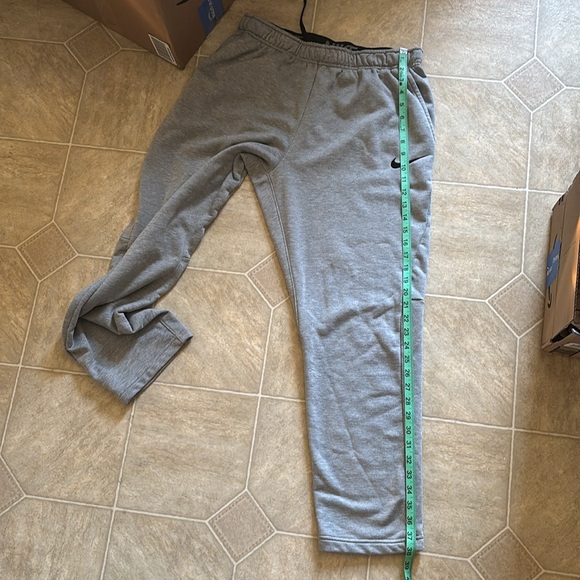 Nike Sweatpants - Picture 5 of 6